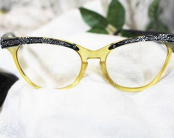 Vintage Cat Eye Glasses in Black and Silver with case - T