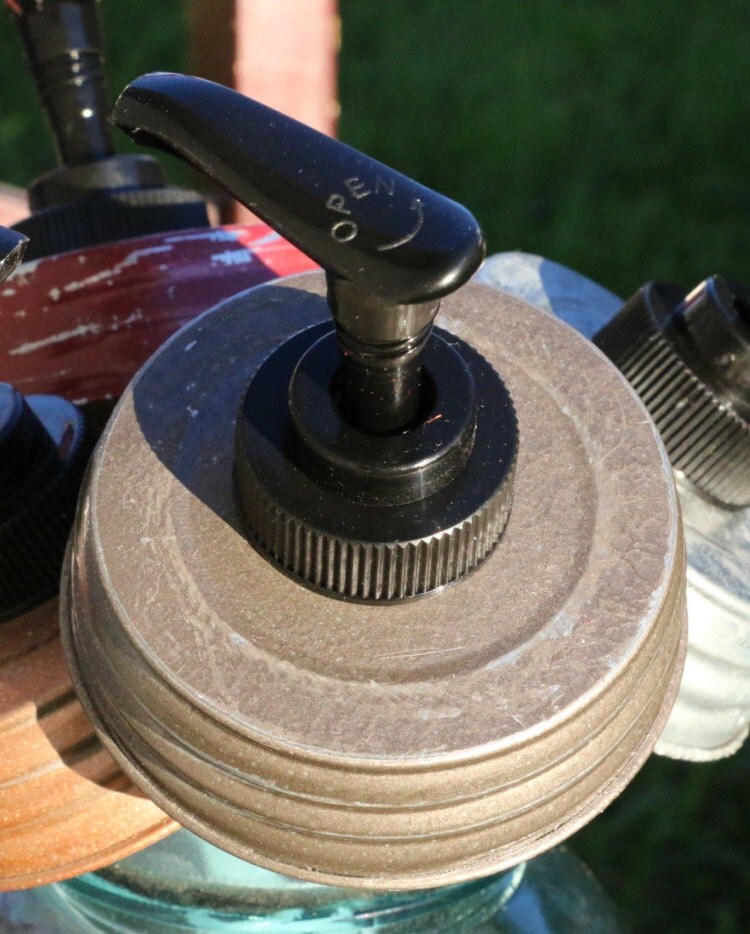 Mason Jar Lid with Pump