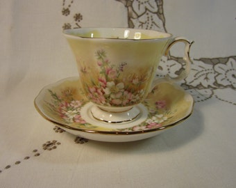 VTG 1985 Royal Albert Royal Doulton Bone China Tea Cup Shakespeares Flowers