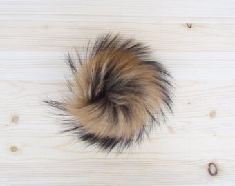 Pompon brun en fourrure pour tuque et bonnet