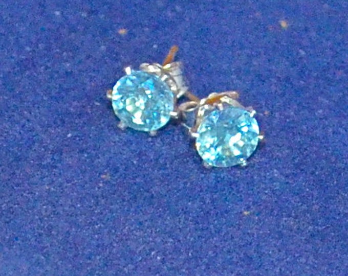 Bue Zircon Studs, 5mm Round, Natural, Set in Sterling Silver E1017