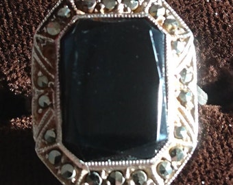 Vintage sterling silver marcasite and onyx ring