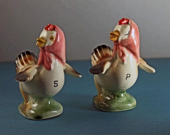 Chicken Salt and Pepper Shakers, Made in Japan, Chickens with Scarves, Porcelain, Hand Painted, Collectible
