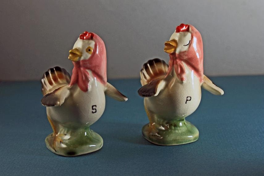 Chicken Salt and Pepper Shakers, Made in Japan, Chickens with Scarves
