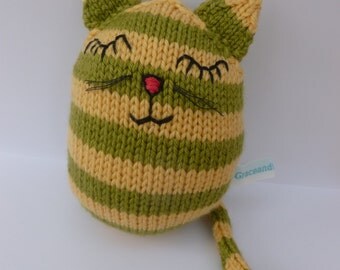 Joe: A hand-knitted cat