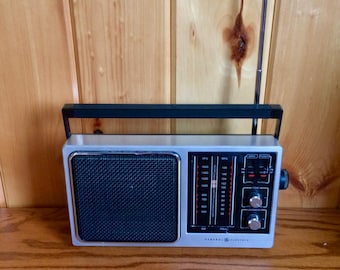 GE Portable Radio - GE Transistor Radio - Portable Am/Fm Radio - GE Radio - Solid State Portable Radio - General Electric Portable Radio