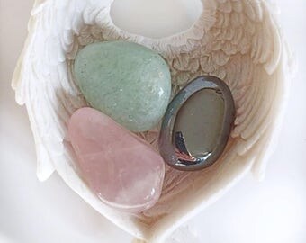 Natural Crystal Healing Gift Set (Anxiety) including White Angel Wings Dish