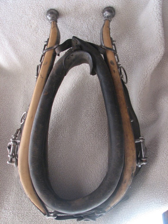 ANTIQUE HORSE COLLAR