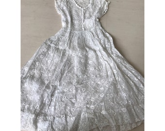 Beautiful 1940s/50s cotton lace dress