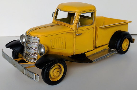 1930 Vintage antique looking metal tin toy pickup truck die