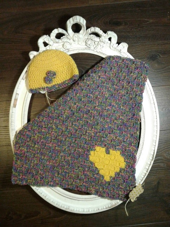 Newborn hat and blanket set