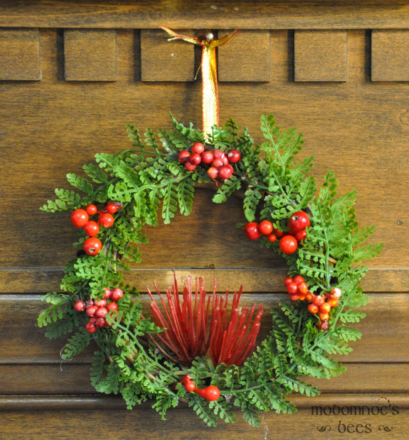 Small New Zealand Christmas Wreath Featuring Pohutukawa, Karamu Berries