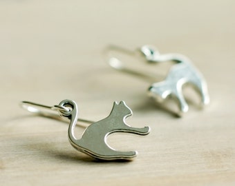 Antique silver cat earrings | Sterling silver small kitten earrings | Kitschy cute dainty animal earrings | Cat lover gift | Hypoallergenic