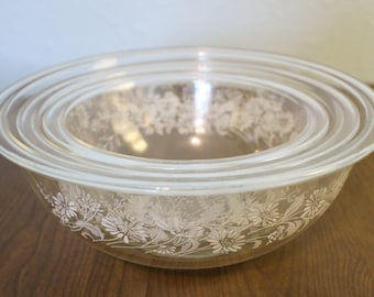 Pyrex Clear Colonial Mist Nesting Mixing Bowl Set ~ Bowls 322, 323, and 325 ~ Clear Glass Mixing Bowls With White Flowers ~ Three Bowls