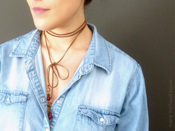 Red stone beads feathers choker necklace,Suede choker,Boho choker,Choker with beads,Red beads choker,Long suede choker ,Hippie choker,Boho