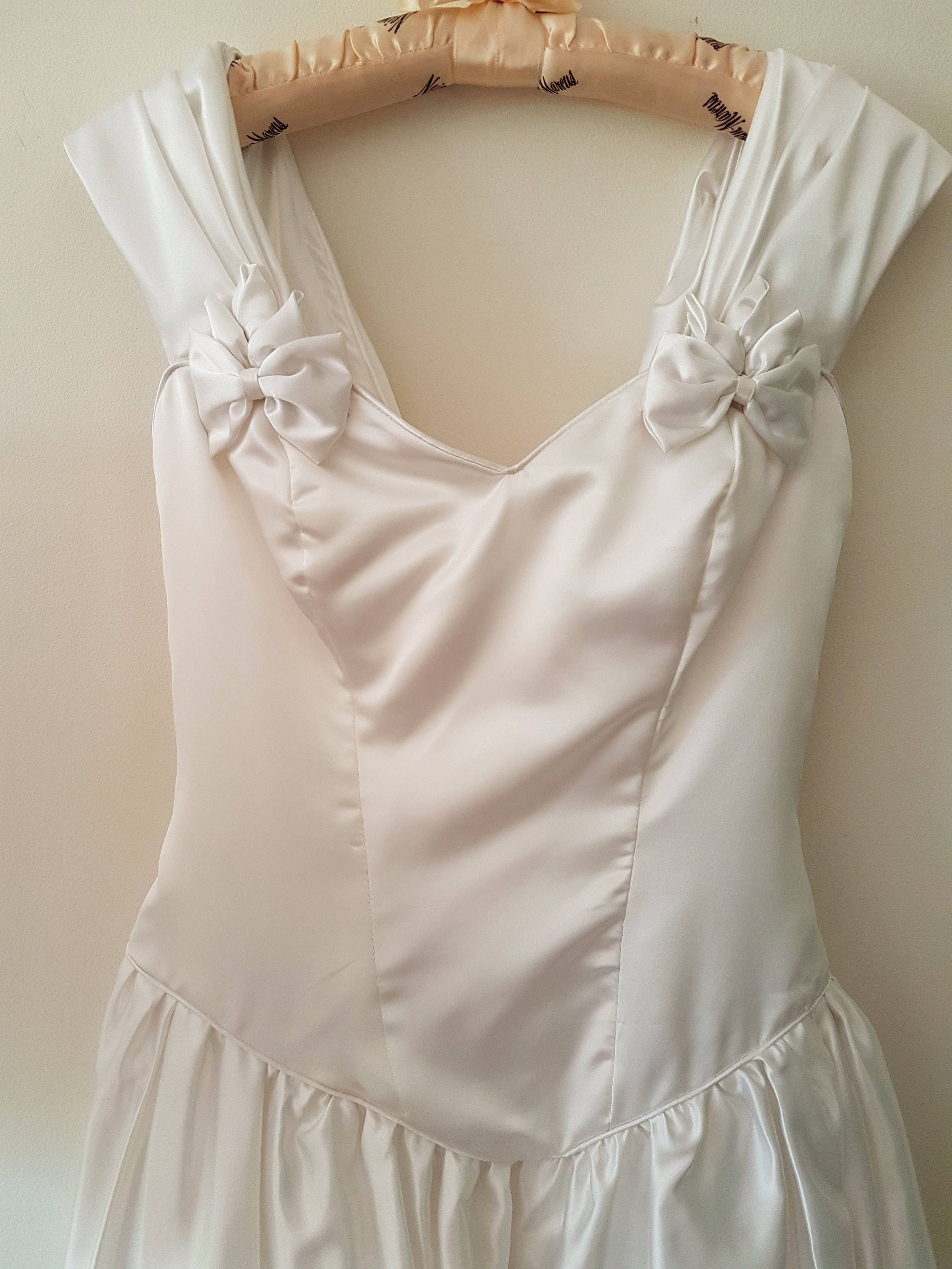 Vintage 80s Bridal / Wedding Gown in White Satin with Full