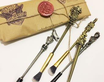 FREE SHIPPING - Harry Potter inspired Hogwarts School of Witchcraft and Wizardry Makeup Brush Set (Brush Roll & Gift Option)