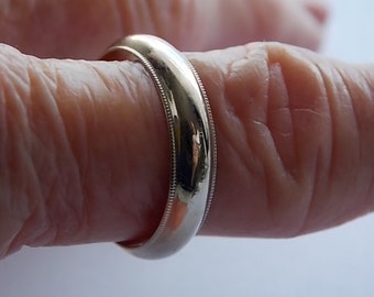 Classic White Gold Wedding Band 5mm Beveled Edges 14K 4.3gm Size 9 1/8 Comfort Fit