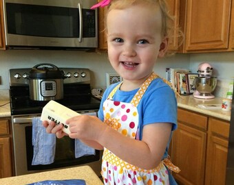 Polka Dot Apron, Children's Apron, Toddler apron, Girl Apron, Baking Apron, Cooking Apron, Kids Apron, Little Girls Apron, Retro Style Apron