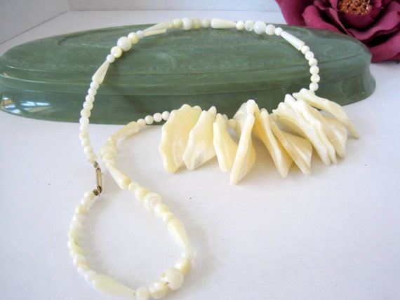 Mother of Pearl Necklace - Faux Seashell - Single Strand - Chunky Necklace