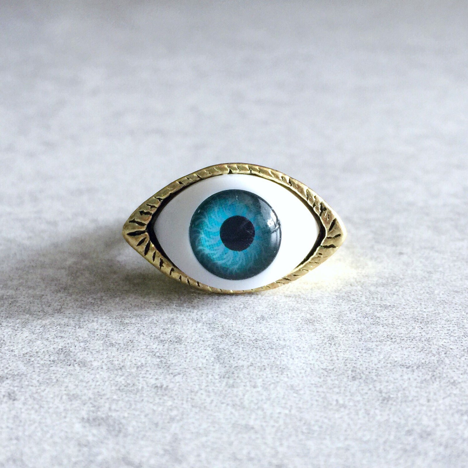 Кольца глазками. Eye Ring кольцо. Кольцо Всевидящее око. Перстень с глазом. Печатка с глазом.