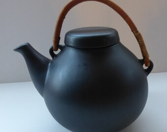 Stylish ARABIA of Finland Teapot by ULLA PROCOPE. Larger Size - 1960s in Matt Black with Original Cane Handle