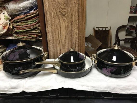 Mikasa tango cookware set 7 Pc never used