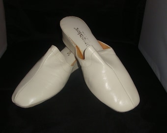 Vintage Classic Snow White Oomphies Leather Women Slippers/Shoes (1980) Size 7 (New old stock)