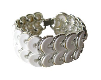 White Thermoset LISNER Bracelet - MOD Style Bracelet - Wide Bracelet - Signed Costume Jewelry