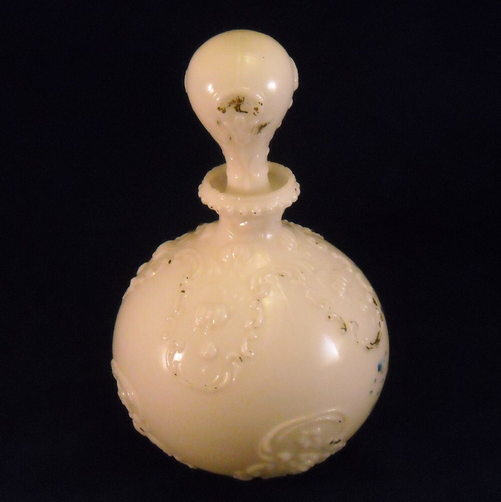 Antique Gillinder Milk Glass Vanity Decanter w Orig Stopper. qaja
