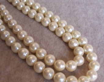 Vintage creamy white double-strand pearl necklace