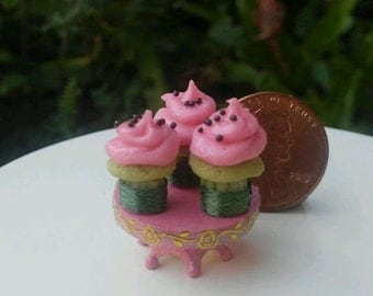Dollhouse Miniature One Inch Scale 1:12 cupcakes by CSpykersMiniaturesUS