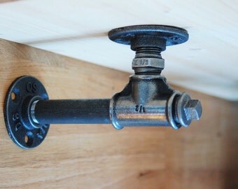 Square shelf or piece of industrial furniture (view 3)
