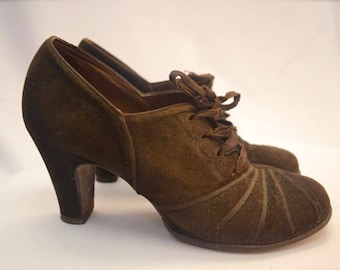 1940's brown suede court shoe with heel an original ribbon lace made by Styl-eez