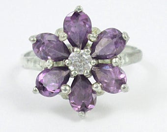 925 Sterling Ring with Sparkling Rhinestones - Size 8.75