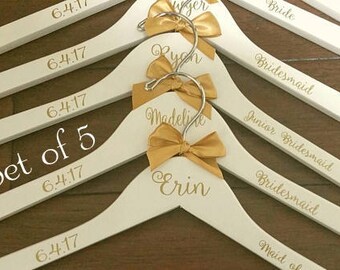 Personalized Wood Hanger for Bride and Bridal Party Set of 5/White Wood Bridal Hanger/Wedding Hanger/Wedding Party Hanger/Bridesmaid Hanger/