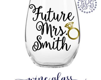 Future Mrs Wine Glass, Personalized Engagement Gifts, Engagement Gifts for Her, Wedding Planning Glass, Newly Engaged Gift, Engagement Gift
