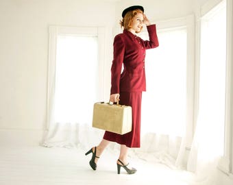 Vintage 1940s burgundy suit set, two piece blazer, long sleeve, high waist midi skirt, red maroon M
