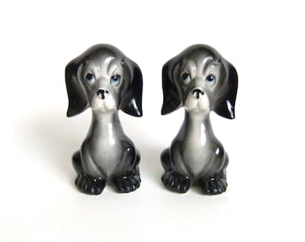 Dog Salt and Pepper Shakers, Vintage Dogs, Cocker Spaniel, Black and Grey, Dog Figurines