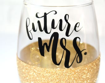 Future Mrs Wine Glass / Glitter Wine Glass / Personalized Stemless Wine Glass / Bridal Shower Gift / Engaged / Bachelorette Party Wine Glass