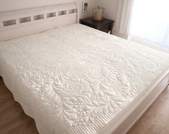 queen size quilt, art quilt, modern quilt, homemade quilt, patchwork, patchwork quilt, handmade quilt, wholecloth quilt, white bedding