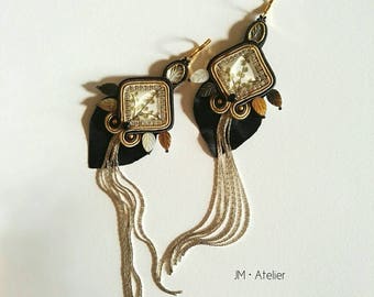 La Japonaise _ Orecchini in Soutache con Cabochon dipinti a mano, Madreperla, Onice, Raso, Pelle e ganci in bagno d'Oro 18 kt