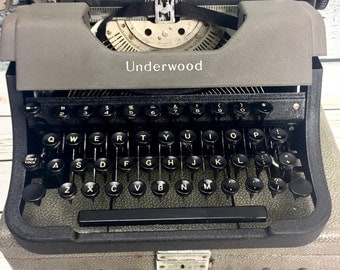 Vintage 1940s Underwood Leader Typewriter With Case