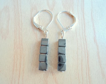 Earring in hematite. Jewelry vintage in excellent condition.