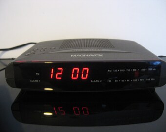 Vintage Magnavox AM/FM Dual Clock Radio Model AJ3240