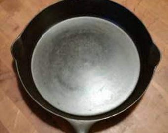 Wapak Cast Iron Skillet. No 10 Skillet. Heat Ring! Beautifully Seasoned! Ghost logo Griswold 716 pattern. Vintage skillet circa 1906.