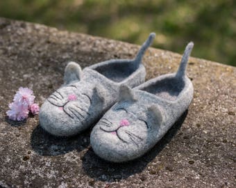 Housewarming gift Hello Kitty cat shoes Home slipers for girls Felted Cat Womens shoes Girls wool slippers wool slippers Women footwear