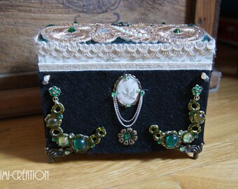 Petit coffre à bijoux vert et doré style ancien