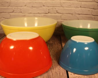 Vintage Pyrex - Primary Nesting Bowls - Set of 4 Mixing Bowls - 404 Yellow - 403 Green - 402 Red - 401 Blue