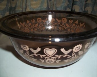 Friendship, Pyrex # 323, 1.5 Quart/1.5 Liter Nesting Mixing Bowl